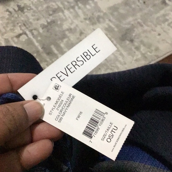 Reversible Navy Blue Kinit Scarf with Fringe - Picture 3 of 8